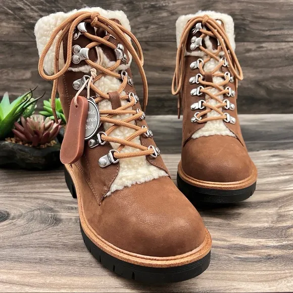 NIB Mia Regis Faux Shearling Trim Lug Sole Lace Up Ankle Boots Bootie Cognac