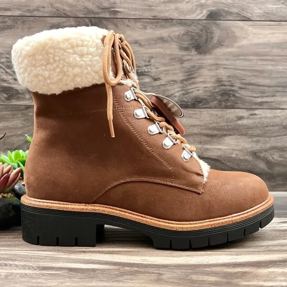 NIB Mia Regis Faux Shearling Trim Lug Sole Lace Up Ankle Boots Bootie Cognac