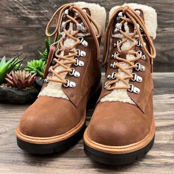 NIB Mia Regis Faux Shearling Trim Lug Sole Lace Up Ankle Boots Bootie Cognac
