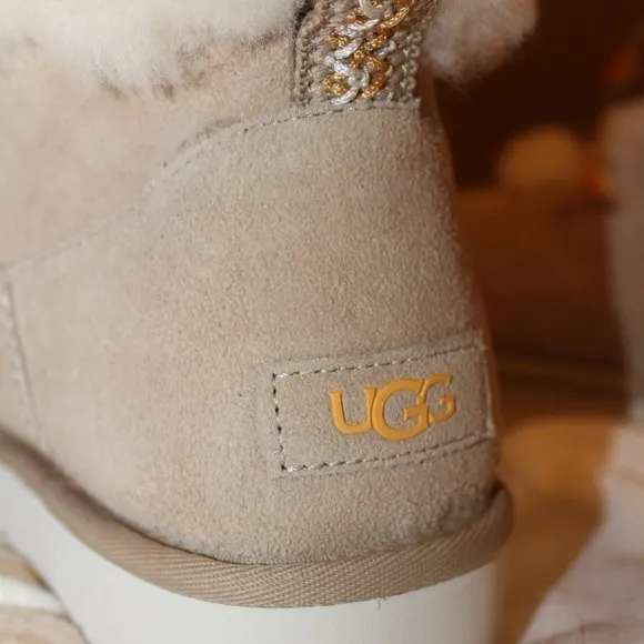 NIB UGG ALPINE HIKER SUEDE SHEARLING ANKLE BOOTS SAND 7‎