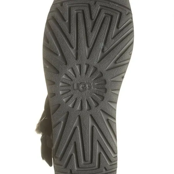 NIB UGG Bailey Bow Daelynn Short Sheepskin Leather Shearling Boots GRAY US 6 6.5