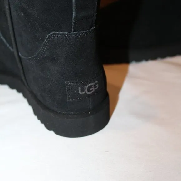 NIB UGG WOMEN'S CORY SUEDE SHEARLING LINED MINI BOOTS‎ BLACK