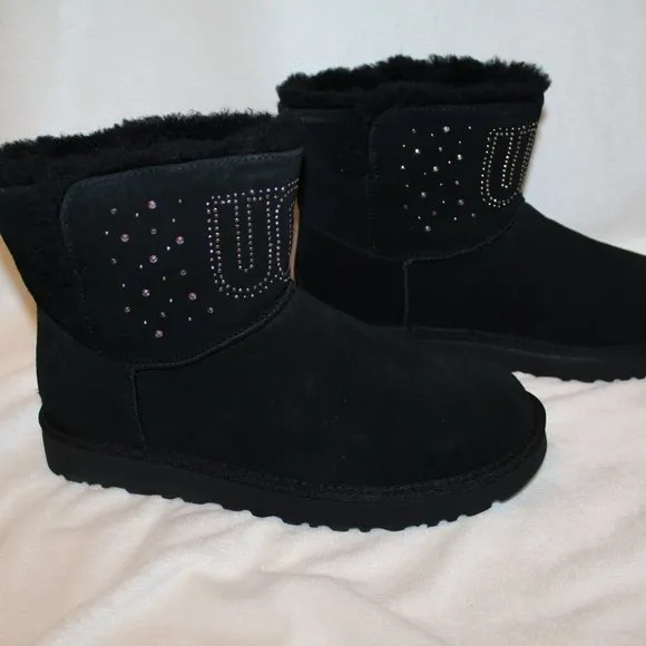 NIB UGG‎ WOMEN'S MINI GEM STUDDED LOGO SUEDE SHEARLING ANKLE BOOTS BLACK