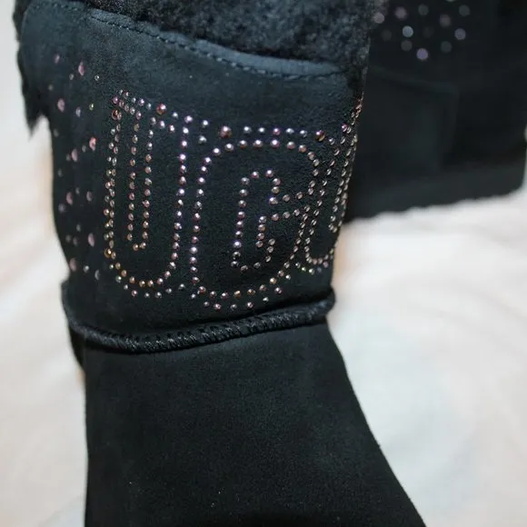 NIB UGG‎ WOMEN'S MINI GEM STUDDED LOGO SUEDE SHEARLING ANKLE BOOTS BLACK