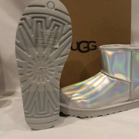 NIB UGG‎ WOMEN'S MINI IRIDESCENT SILVER SHEARLING LINED ANKLE BOOTS