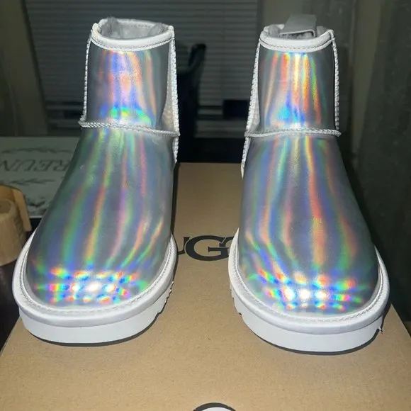 NIB UGG‎ WOMEN'S MINI IRIDESCENT SILVER SHEARLING LINED ANKLE BOOTS