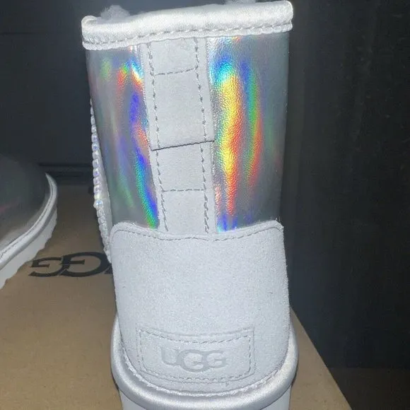 NIB UGG‎ WOMEN'S MINI IRIDESCENT SILVER SHEARLING LINED ANKLE BOOTS