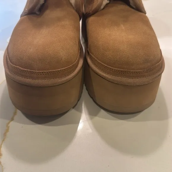 NIB UGG WOMEN'S NEUMEL PLATFORM CHESTNUT VELCRO SUEDE SHEARLING LINED BOOTS