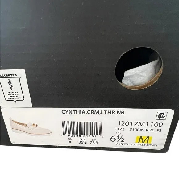NIB Vionic Women’s Cynthia Loafers in Cream in size 6.5
