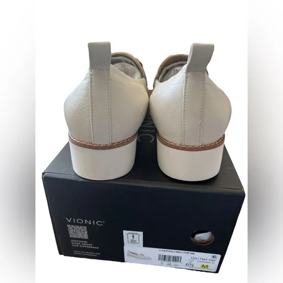 NIB Vionic Women’s Cynthia Loafers in Cream in size 6.5