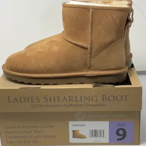 NIB women’s  Shearling Boots Size 9