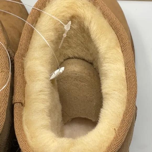 NIB women’s  Shearling Boots Size 9