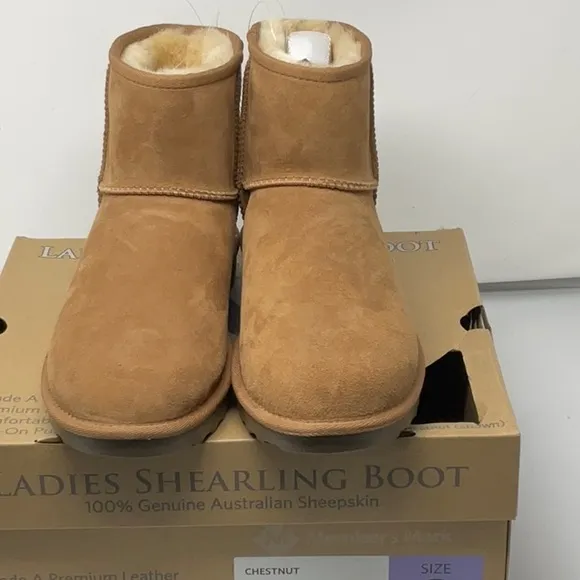 NIB women’s  Shearling Boots Size 9