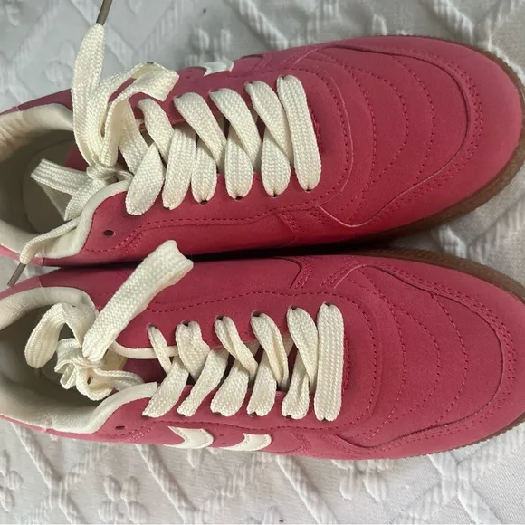 Nicole Miller Pink and White Sneakers