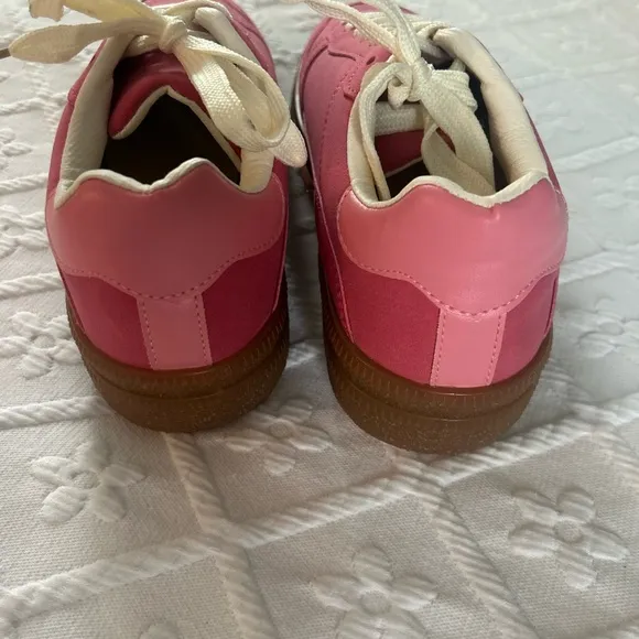 Nicole Miller Pink and White Sneakers