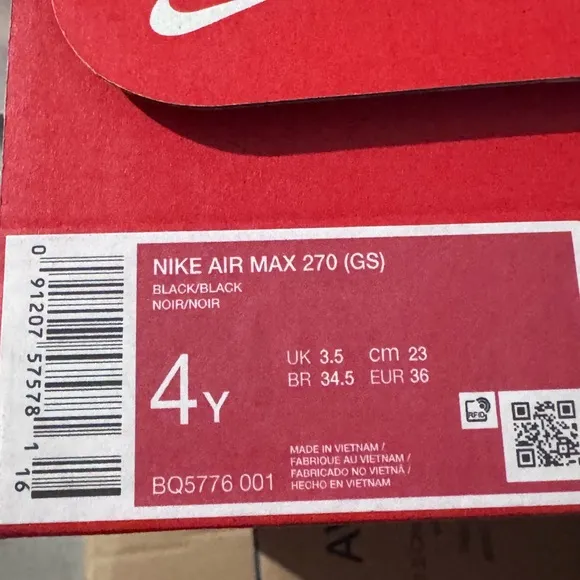 Nike 270 youth size 4y Black NEW IN BOX