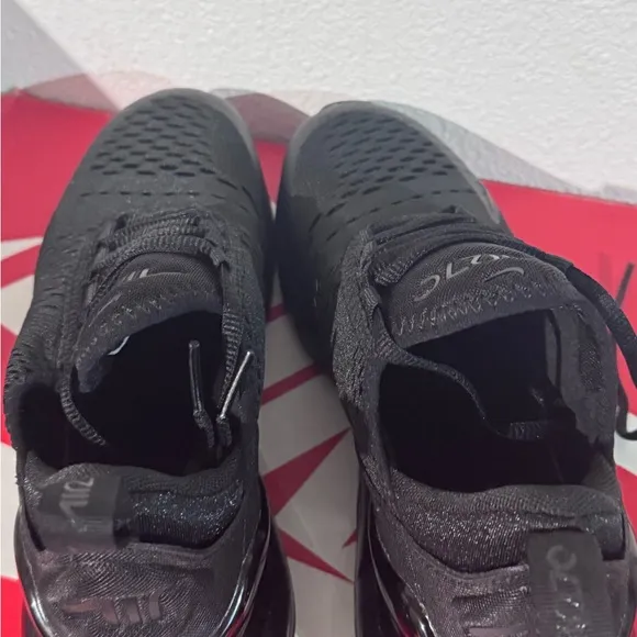 Nike 270 youth size 4y Black NEW IN BOX
