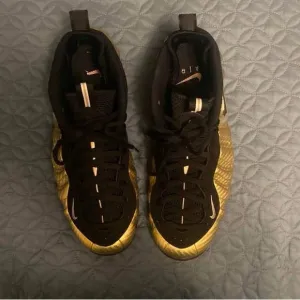 Nike Air Foamposite Metallic Gold Sneakers