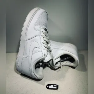 Nike Air Force 1 '07 Retro Low Triple White Sneakers OG CW2288-111 Size 10,5