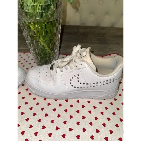 Nike Air Force 1 '07 Women's Silver Studded Swoosh Sneakers Size 7.5