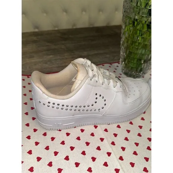 Nike Air Force 1 '07 Women's Silver Studded Swoosh Sneakers Size 7.5