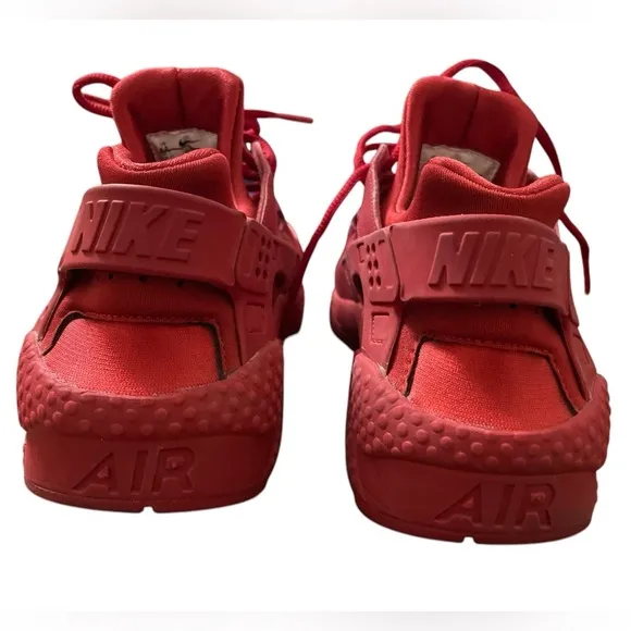 Nike Air Huarache Triple Red sneakers