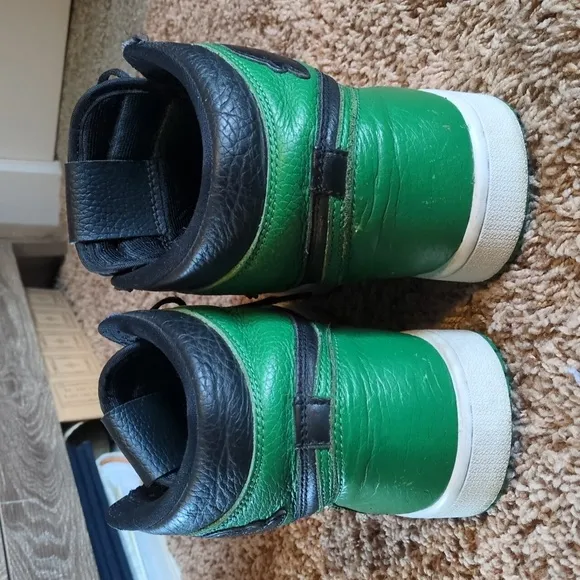 Nike Air Jordan 1 green and black tumbled Leather High-Top Sneakers