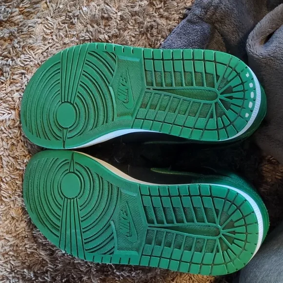 Nike Air Jordan 1 green and black tumbled Leather High-Top Sneakers