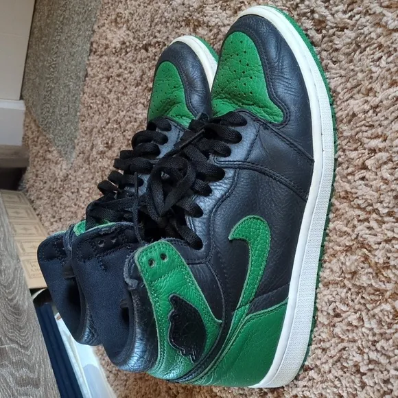 Nike Air Jordan 1 green and black tumbled Leather High-Top Sneakers