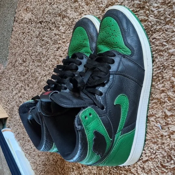 Nike Air Jordan 1 green and black tumbled Leather High-Top Sneakers
