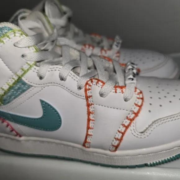 Nike Air Jordan 1 Mid SE GS White Teal Retro DM6218-100 size 6Y