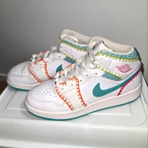 Nike Air Jordan 1 Mid SE GS White Teal Retro DM6218-100 size 6Y