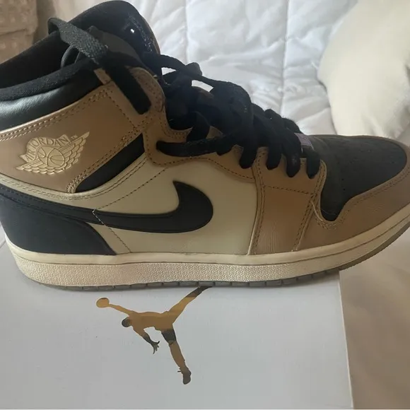 Nike Air Jordan 1 Retro High ‘Mushroom’