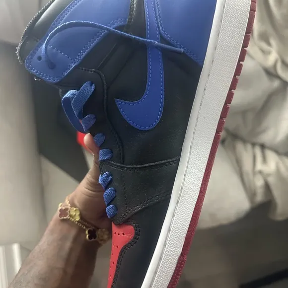 Nike Air Jordan 1 Retro High OG SneakersThey have been worn 1x