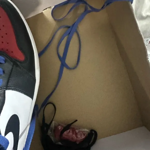 Nike Air Jordan 1 Retro High OG SneakersThey have been worn 1x