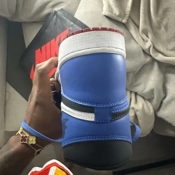 Nike Air Jordan 1 Retro High OG SneakersThey have been worn 1x