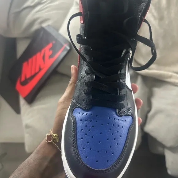Nike Air Jordan 1 Retro High OG SneakersThey have been worn 1x