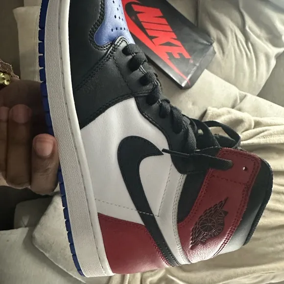 Nike Air Jordan 1 Retro High OG SneakersThey have been worn 1x