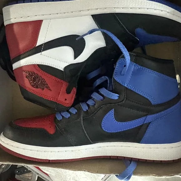 Nike Air Jordan 1 Retro High OG SneakersThey have been worn 1x