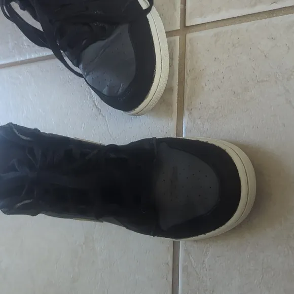 Nike Air Jordan 1 Retro High Sneakers Black And Bronze Girls Size 4