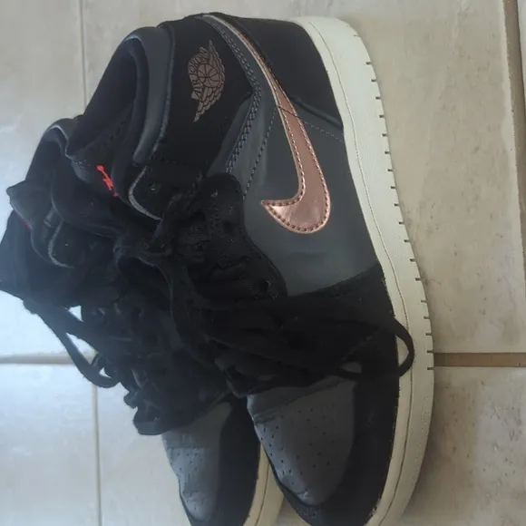 Nike Air Jordan 1 Retro High Sneakers Black And Bronze Girls Size 4