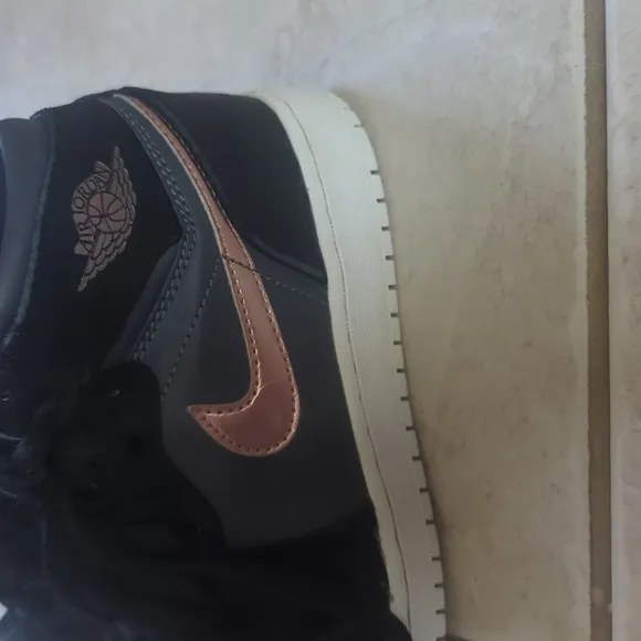 Nike Air Jordan 1 Retro High Sneakers Black And Bronze Girls Size 4