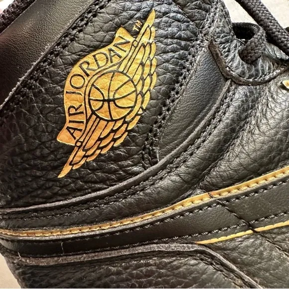 NIKE Air Jordan 1 retro Mid Black &amp; Gold sz 10.5