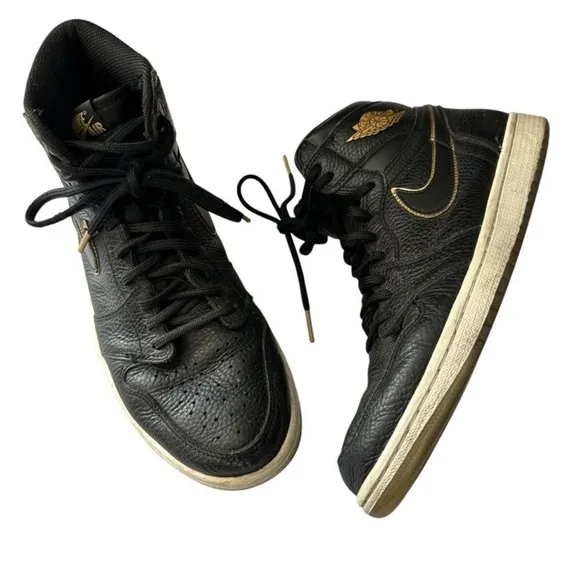 NIKE Air Jordan 1 retro Mid Black &amp; Gold sz 10.5