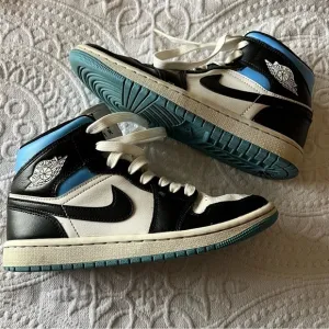 Nike Air Jordan‎ 1 Retro Mid “University Blue/Blue” Sneakers