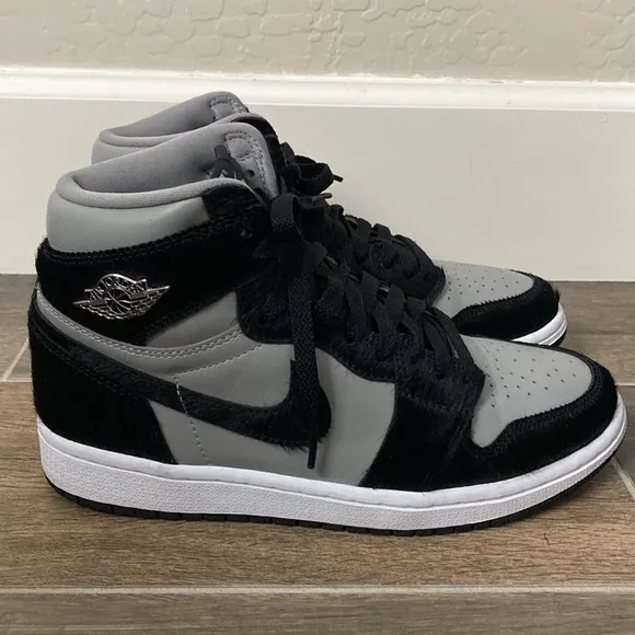 Nike Air Jordan 1 Retro Sneakers Black Gray Size 7.5 Womens