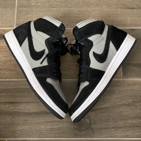 Nike Air Jordan 1 Retro Sneakers Black Gray Size 7.5 Womens