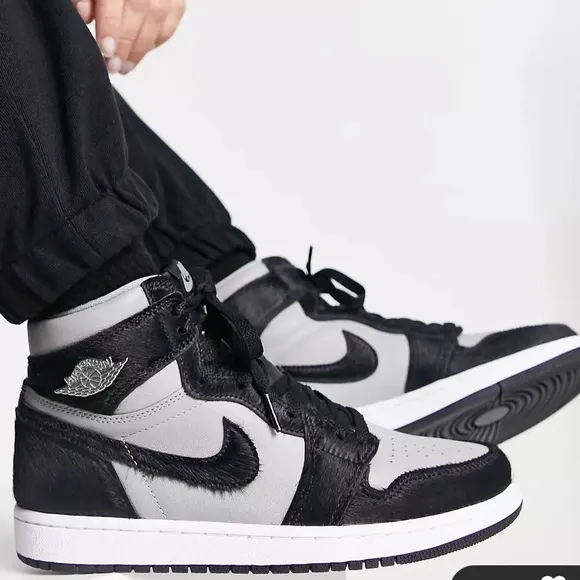 Nike Air Jordan 1 Retro Sneakers Black Gray Size 7.5 Womens