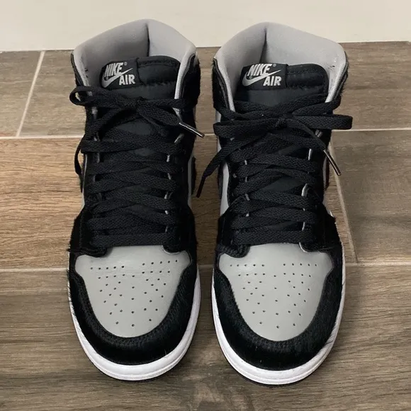 Nike Air Jordan 1 Retro Sneakers Black Gray Size 7.5 Womens