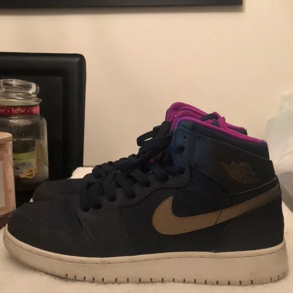 NIKE AIR JORDAN 1 RETRO SNEAKERS MEN SIZE 8Y